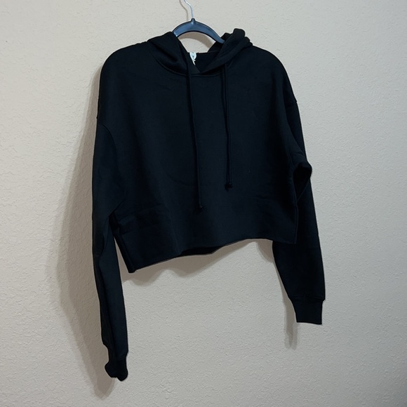 Amazhiyu Women's Cropped Hoodie - Picture 6 of 9